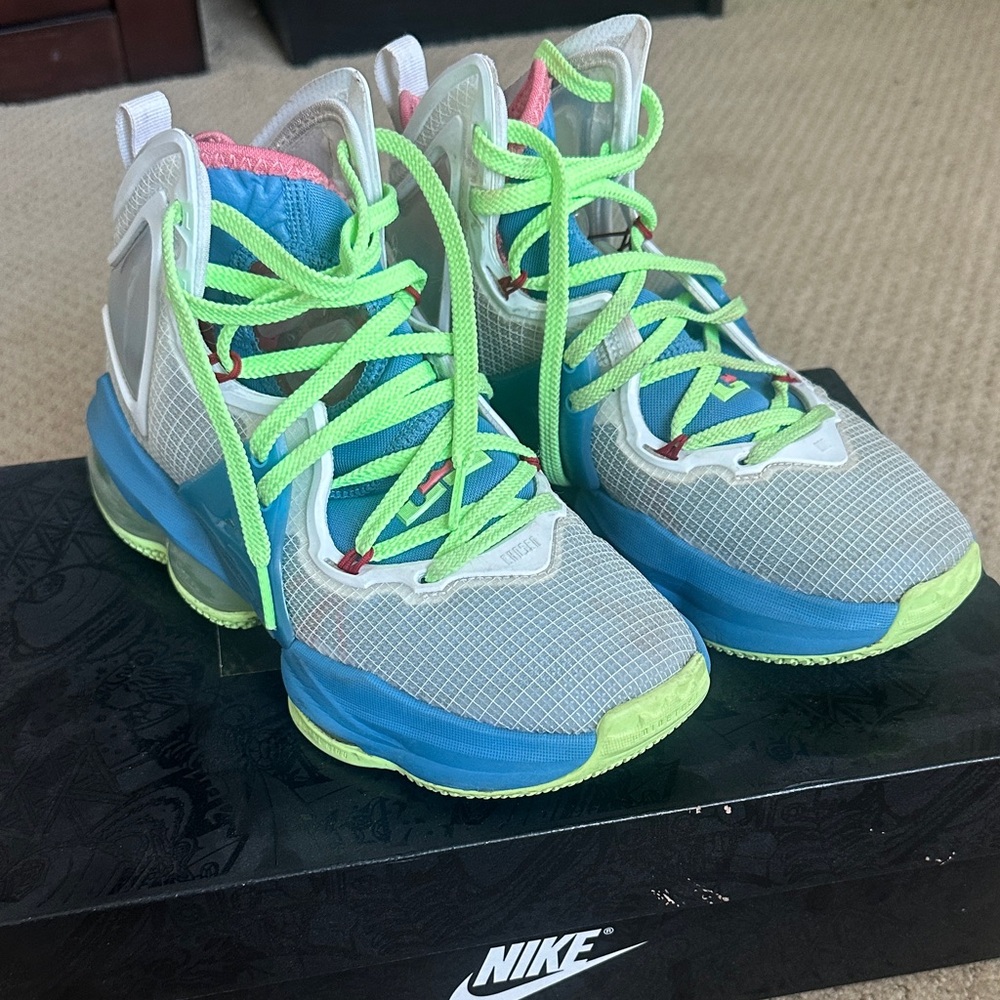 Nike LeBron 19’s GS